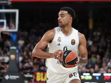 FC Barcelona v Real Madrid - Euroleague 2025/2026 Trey Lyles of Real Madrid in action during the EuroLeague Regular Season Round 9 match played between FC Barcelona and Real Madrid at Palau Blaugrana on November 07, 2025 in Barcelona, Spain. AFP7 07/11/2025 ONLY FOR USE IN SPAIN
