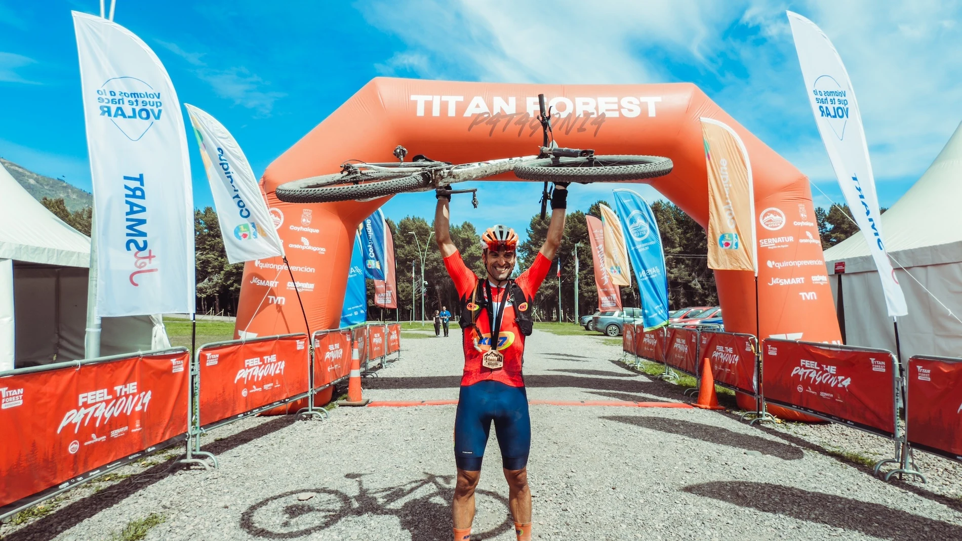 Luis Ángel Maté y Pilar Fernández dan el doblete al KH-7 en la primera Titan Forest Patagonia REMITIDA / HANDOUT por KH7 Fotografía remitida a medios de comunicación exclusivamente para ilustrar la noticia a la que hace referencia la imagen, y citando la procedencia de la imagen en la firma 07/11/2025