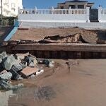 Desperfectos en el paseo marítimo de Matalascañas, en Huelva