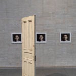 En la instalación «Puertas» (2011) Yoko Ono crea una arquitectura imaginaria En la instalación «Puertas» (2011) Yoko Ono crea una arquitectura imaginaria