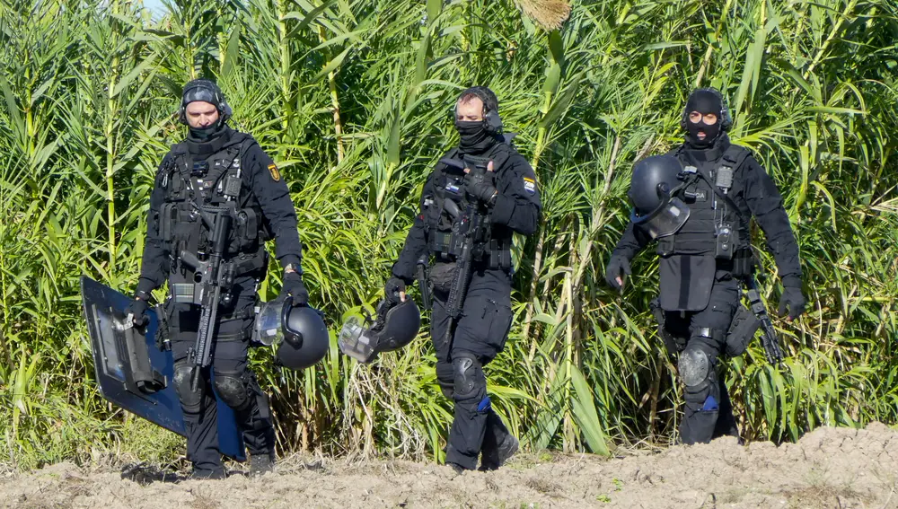 El policía herido en Sevilla por un disparo está grave pero estable tras ser operado