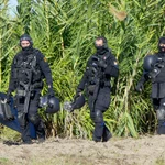 Agentes de policía desplegados en una operación contra el narcotráfico