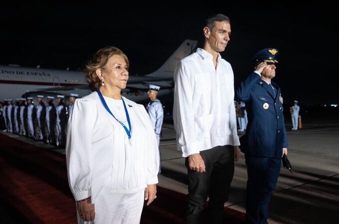 Pedro Sánchez llega a Colombia para participar en la Cumbre CELAC-UE Pedro Sánchez llega a Colombia para participar en la Cumbre CELAC-UE