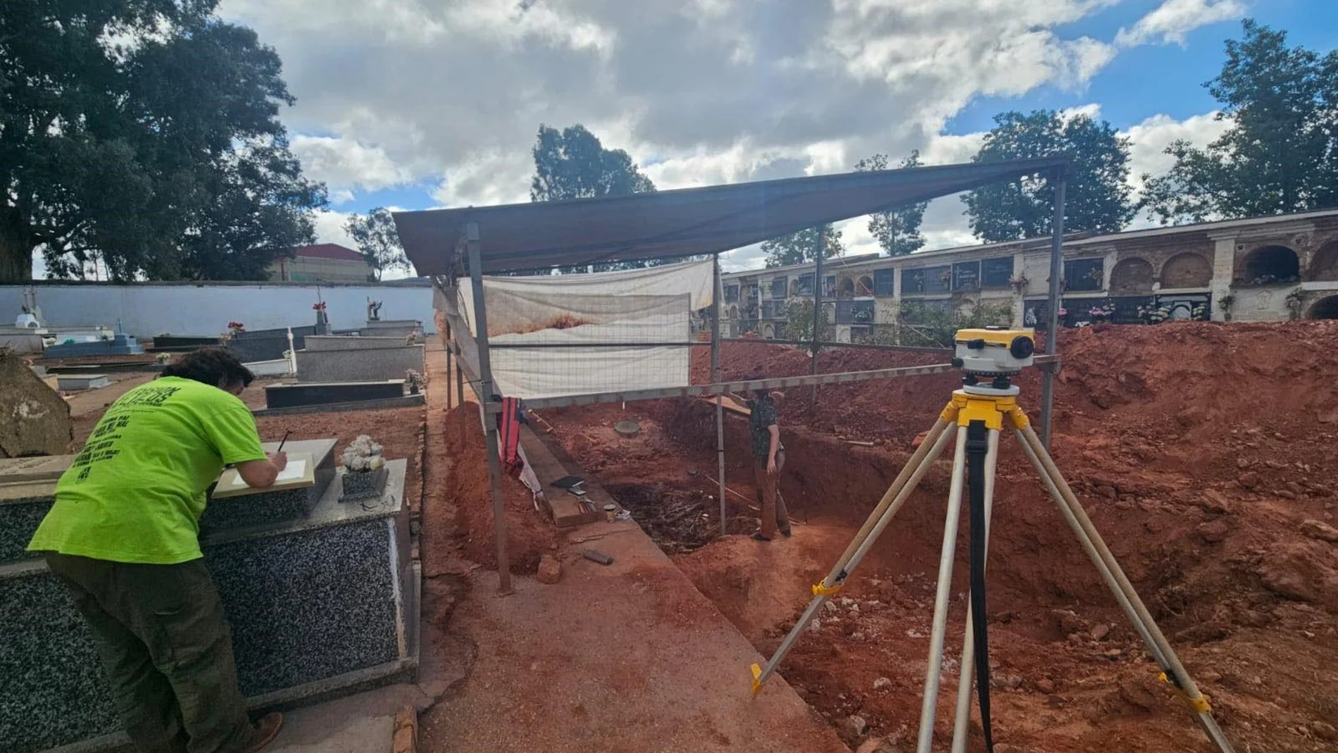 Hallados restos de 138 víctimas de la represión franquista en cinco fosas del cementerio de Riotinto