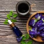 Adiós retinol: el bakuchiol toma el control de la rutina con estos 5 productos que cambiarán tu piel