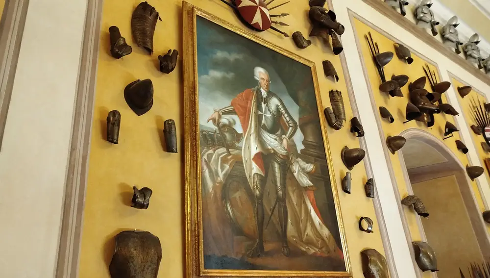 Detalle de una de las paredes del gran salón de armas