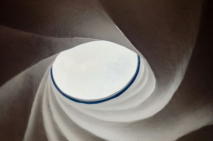 Ni mármol ni madera: el material que dominará la decoración en 2026 y transformará las paredes de tu casa