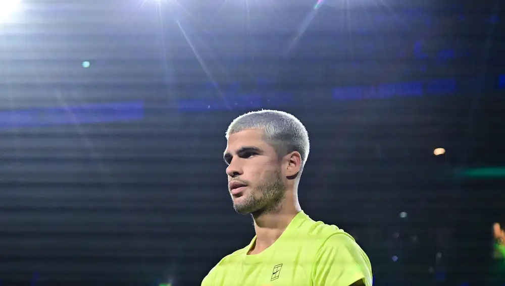 Tenis.- AMP.- Carlos Alcaraz se sobrepone a sí mismo y arranca con victoria en las Finales ATP