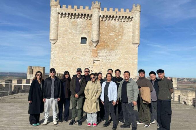 Profesionales del sector gastronómico de Estados Unidos, Malasia y Reino Unido en el castillo de Peñafielo