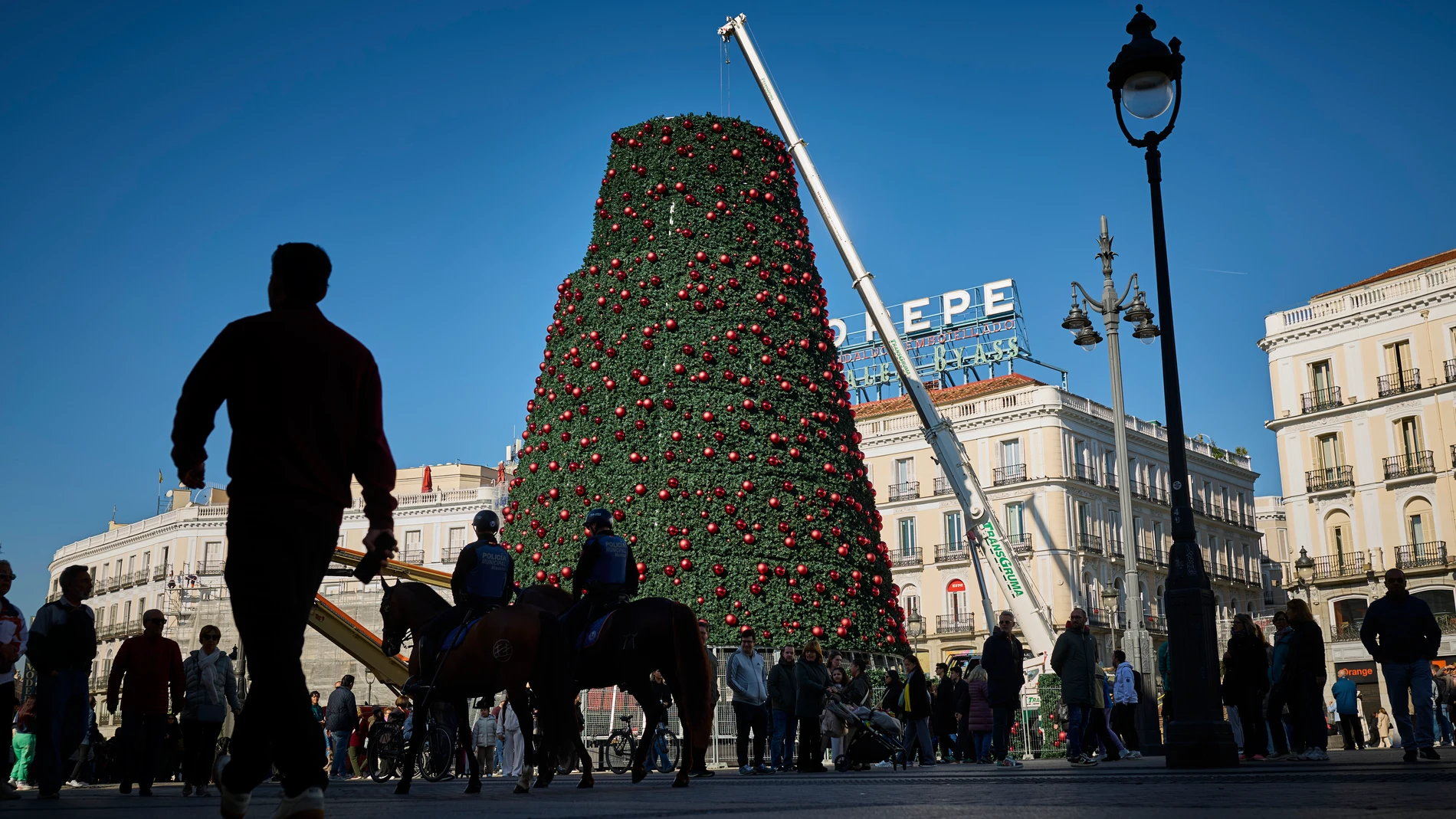Madrid comienza a vestirse de Navidad