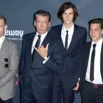 Pierce Brosnan, con sus hijos Sean, Dylan y Christopher, en la premiere de Weinstein Company's 'No Escape', en 2015