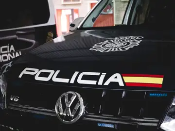 Sucesos-Dos detenidos en Valladolid por pelearse tras lo que uno perdió parte de la oreja que fue hallada por un policía Imagen de archivo de un vehículo de la Policía Nacional REMITIDA / HANDOUT por POLICÍA NACIONAL Fotografía remitida a medios de comunicación exclusivamente para ilustrar la noticia a la que hace referencia la imagen, y citando la procedencia de la imagen en la firma 10/11/2025