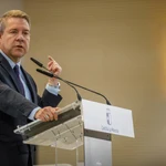 Page entiende que Sánchez quiera ser reelegido pese al contexto complicado por el "ambiente generalizado de corrupción"