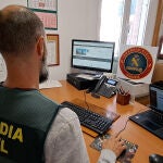 Un agente de la Guardia Civil 