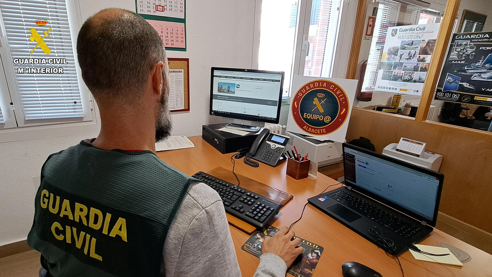 Un agente de la Guardia Civil