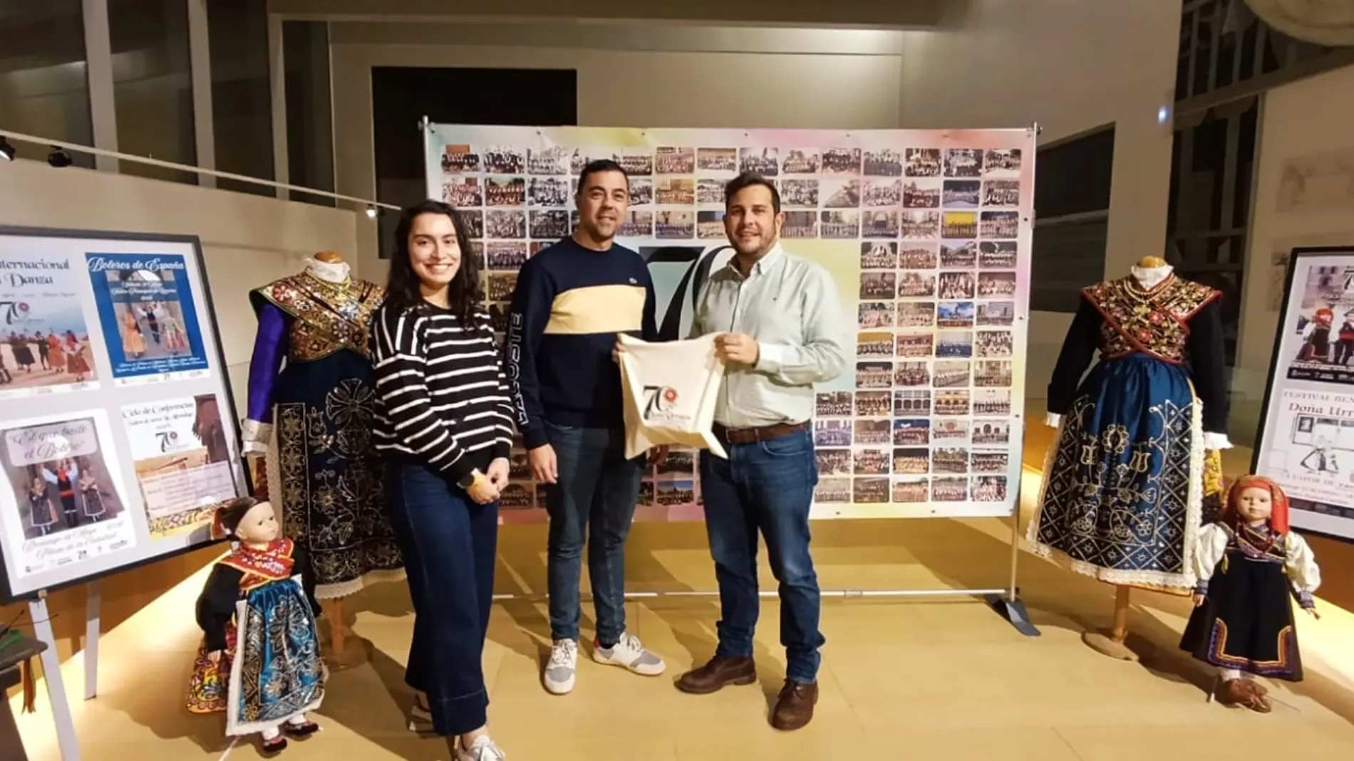 El vicepresidente primero de la Diputación de Zamora y diputado de Educación, Cultura y Turismo, Víctor López de la Parte, visita la exposición