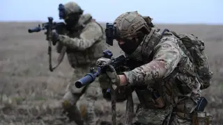 Soldados practican habilidades militares en un campo de entrenamiento cerca de Kupiansk, en la región de Járkov, Soldados practican habilidades militares en un campo de entrenamiento cerca de Kupiansk, en la región de Járkov,