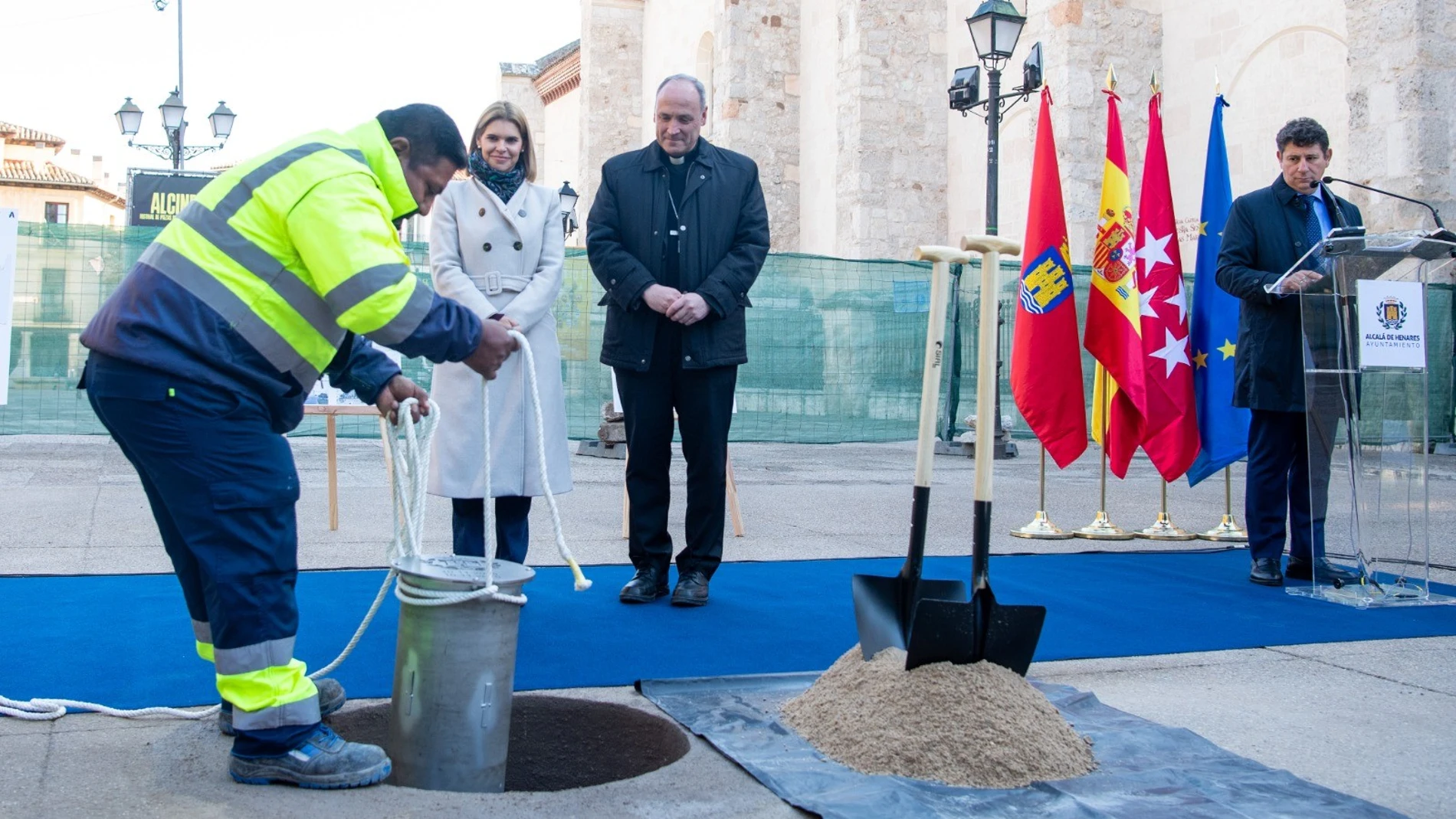 Una cápsula del tiempo en la plaza de los Niños Mártires de Alcalá de Henares
