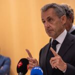 VÍDEO: Francia.- Sarkozy dice tras salir de prisión que "la ley se ha aplicado" y que "la verdad prevalecerá"