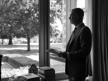 Felipe VI en su despacho del Palacio de la Zarzuela, el 5 de junio de 2024, coincidiendo con el décimo aniversario de su proclamación Felipe VI en su despacho del Palacio de la Zarzuela, el 5 de junio de 2024, coincidiendo con el décimo aniversario de su proclamación