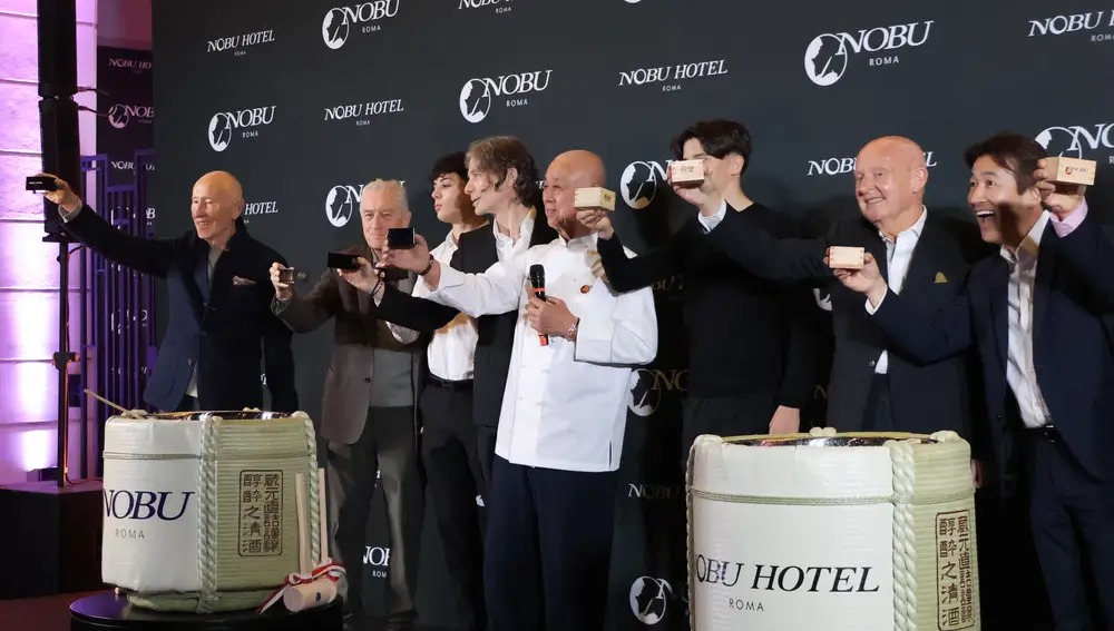 Robert de Niro con sus socios y el CEO del hotel en la inauguración del NOBU