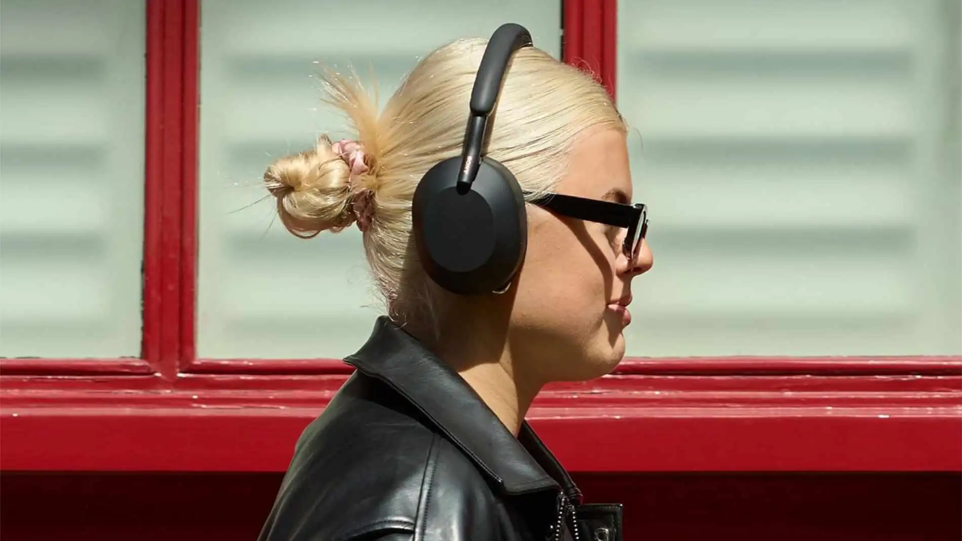 Los Sony WH-1000XM5 son cómodos y tienen una batería que ofrece hasta 30 horas de autonomía