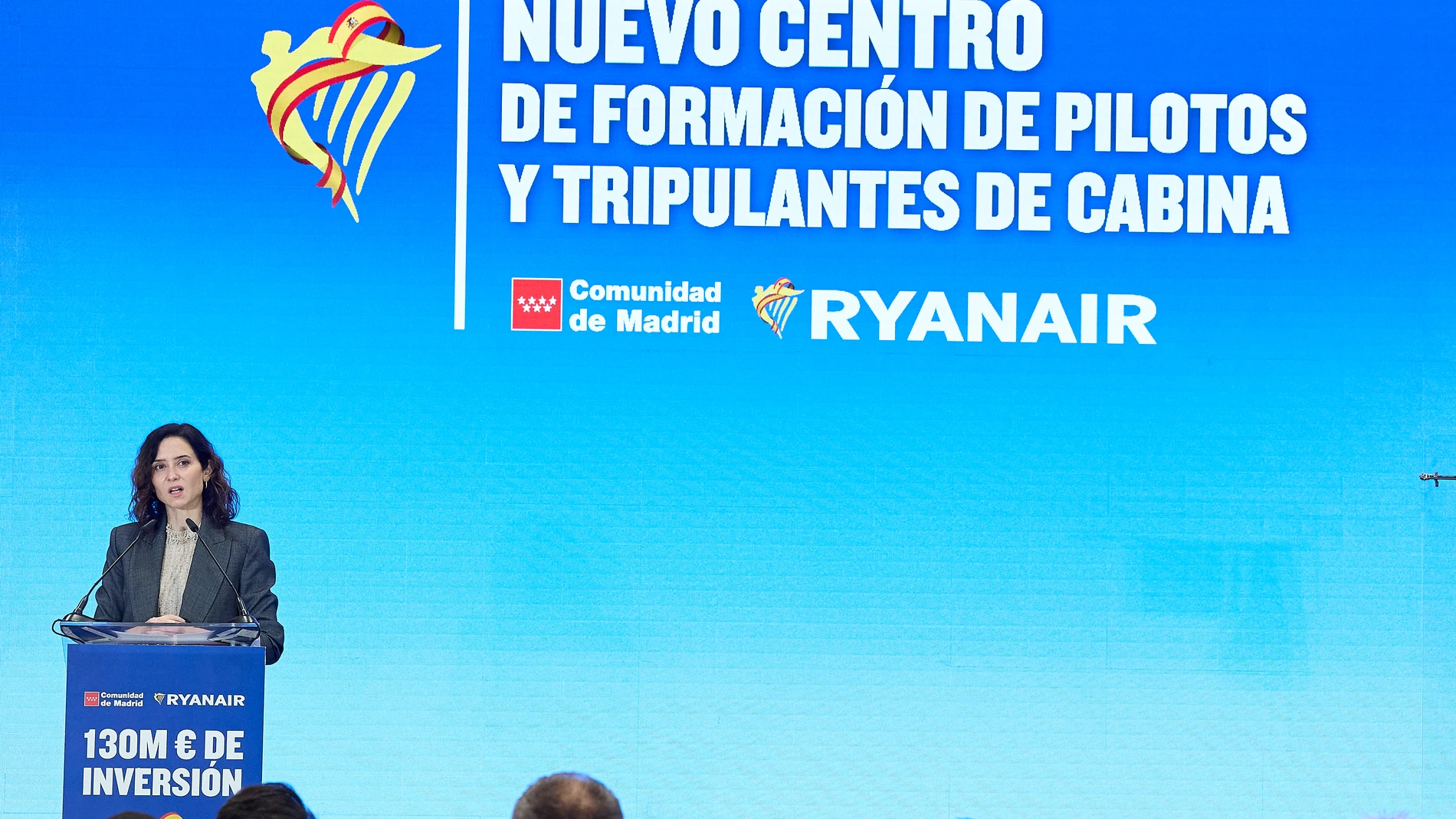 La presidenta de la Comunidad de Madrid, Isabel Díaz Ayuso, interviene durante la inauguración del Centro de Entrenamiento de Pilotos y Tripulantes de la aerolínea Ryanair, a 11 de noviembre de 2025, en Madrid (España). El centro generará en torno a 200 puestos de trabajo de alta cualificación. 11 NOVIEMBRE 2025 Jesús Hellín / Europa Press 11/11/2025