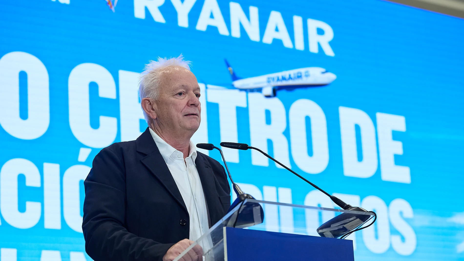 El consejero delegado de Ryanair, Eddie Wilson, interviene durante la inauguración del Centro de Entrenamiento de Pilotos y Tripulantes de la aerolínea Ryanair, a 11 de noviembre de 2025, en Madrid (España). El centro generará en torno a 200 puestos de trabajo de alta cualificación. 11 NOVIEMBRE 2025 Jesús Hellín / Europa Press 11/11/2025