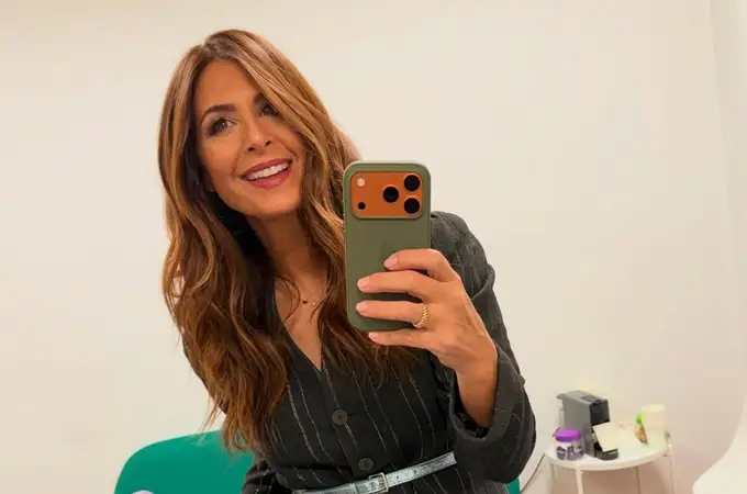 Nuria Roca apuesta por el traje de raya diplomática que redefine la elegancia relajada de esta temporada Nuria Roca apuesta por el traje de raya diplomática que redefine la elegancia relajada de esta temporada