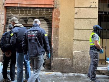 Los Mossos detienen a diez personas en la macrooperación policial contra los narcopisos en Barcelona