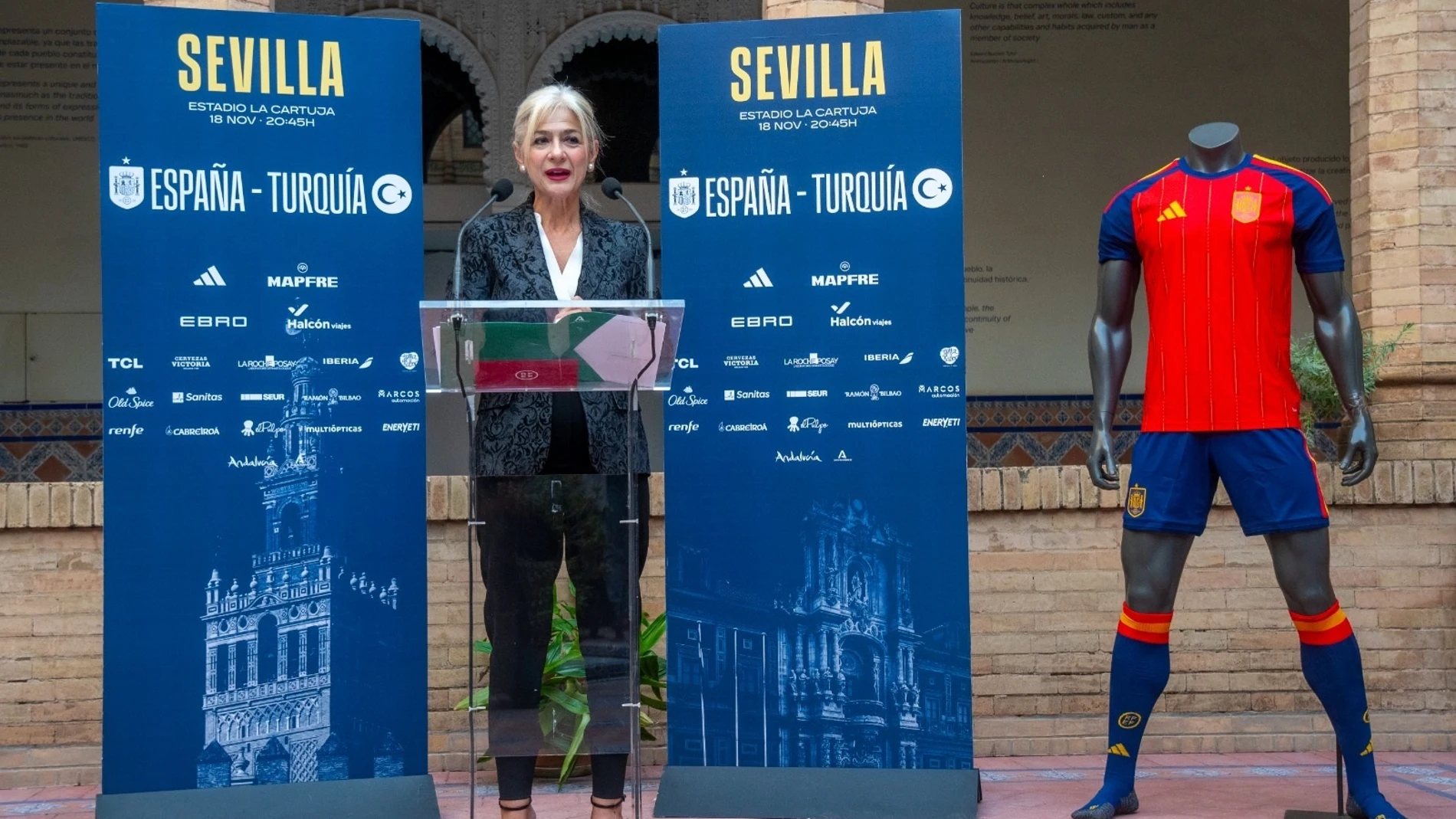 La consejera de Cultura y Deporte, Patricia del Pozo, en la presentación del partido entre las selecciones de España y Turquía que tendrá lugar en el Estadio de la Cartuja de Sevilla.