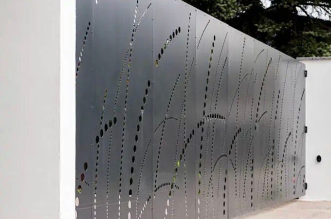 Adiós a las rejas para vallar tu casa: la tendencia que las reemplaza por seguridad y estilo más moderno