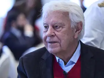 Felipe González asegura que respeta el trabajo del TS en el juicio al fiscal: "De ninguna manera voy a pronunciarme" Felipe González asegura que respeta el trabajo del TS en el juicio al fiscal: "De ninguna manera voy a pronunciarme"