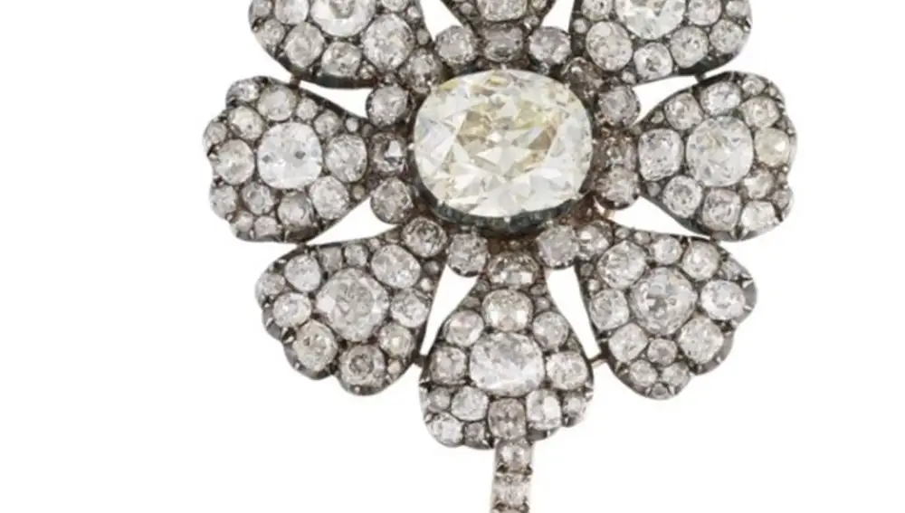 Uno de los broches que se subastarán