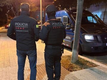 Los Mossos activan un operativo contra una red de estafas inmobiliarias en Cataluña y Sevilla