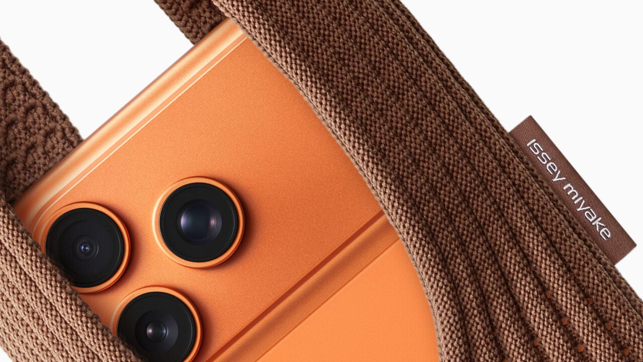 Apple presenta el iPhone Pocket, un 