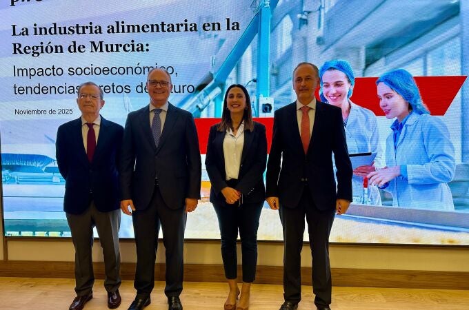 La consejera Sara Rubira en la presentación del informe elaborado por PwC titulado ‘La industria alimentaria en la Región de Murcia: impacto socioeconómico, tendencias y retos de futuro’ La consejera Sara Rubira en la presentación del informe elaborado por PwC titulado ‘La industria alimentaria en la Región de Murcia: impacto socioeconómico, tendencias y retos de futuro’