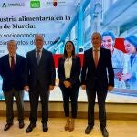 La consejera Sara Rubira en la presentación del informe elaborado por PwC titulado ‘La industria alimentaria en la Región de Murcia: impacto socioeconómico, tendencias y retos de futuro’