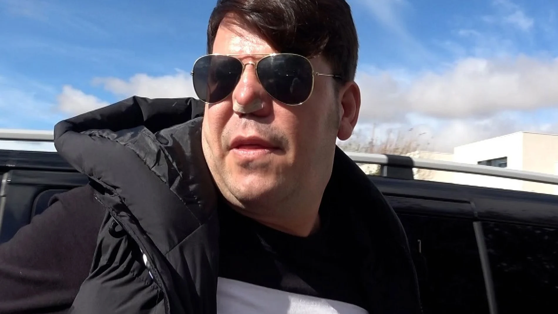 Lucas reacciona con indiferencia a los dardos de Andy en su nuevo single, 'Marioneta'