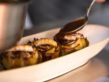 Flor de alcachofa con parmentier trufada Flor de alcachofa con parmentier trufada