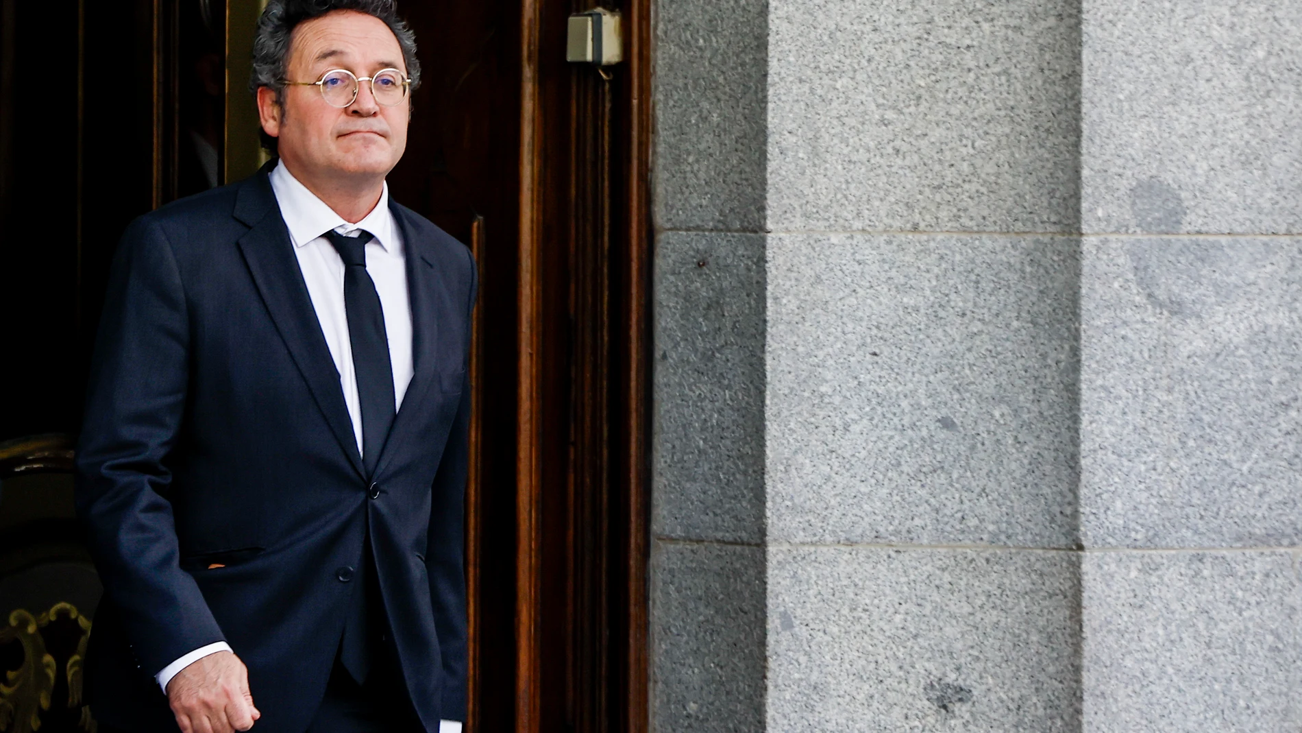 MADRID, 11/11/2025.- El fiscal general del Estado, Álvaro García Ortiz, sale del Tribunal Supremo (TS), que este martes ha celebrado la cuarta jornada del juicio que se sigue contra él, por presunta revelación de secretos en relación con un correo electrónico en el que el abogado de Alberto González Amador, novio de Isabel Díaz Ayuso, reconocía dos delitos fiscales de su cliente. EFE/ SERGIO PEREZ