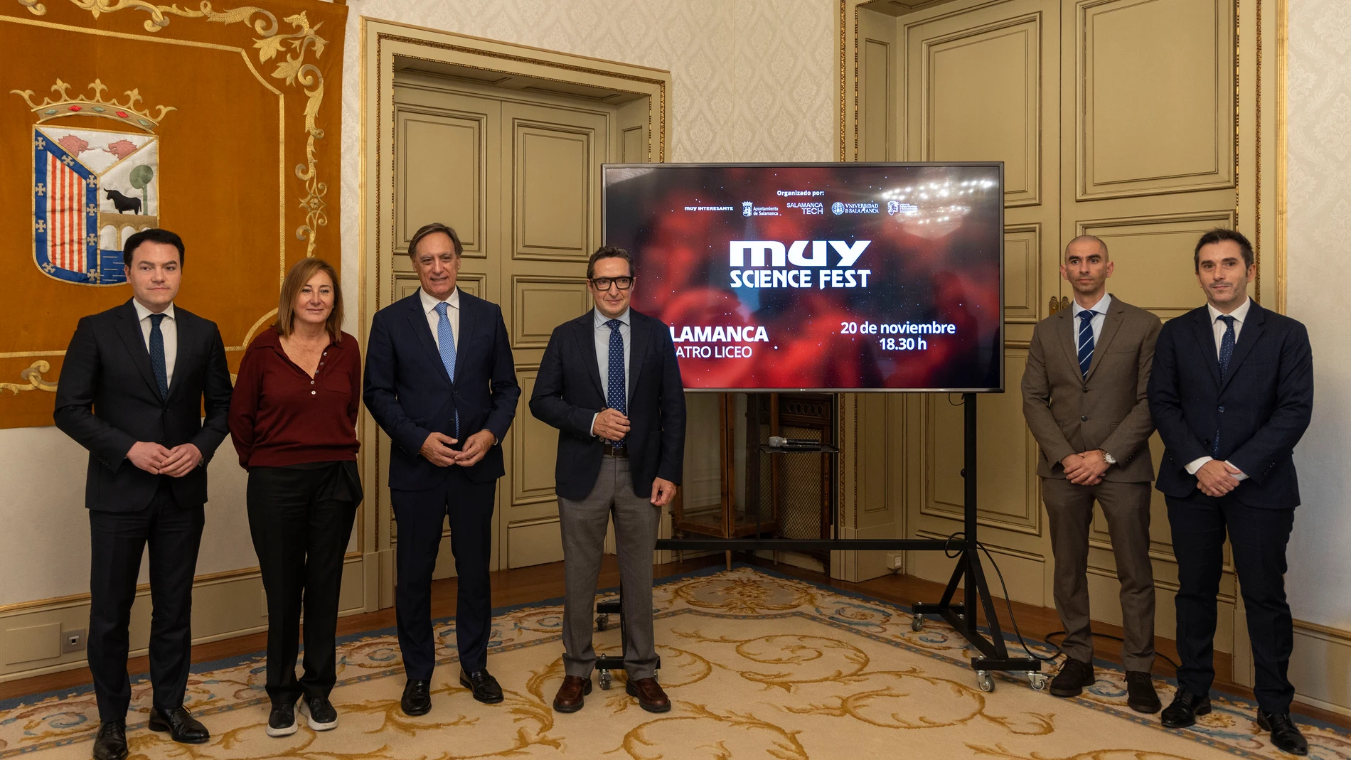 El rector de la Universidad de Salamanca, Juan Manuel Corchado, ofrece una rueda de prensa con el alcalde de Salamanca, Carlos García Carbayo, y la editora de la revista Muy Interesante, Marta Ariño, para presentar el ‘Muy Science Fest Salamanca’.