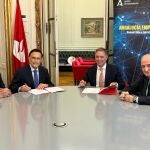 El consejero de Universidad, Investigación e Innovación, José Carlos Gómez Villamandos, ha presidido la firma del convenio suscrito entre Andalucía Emprende y el Banco Santander para impulsar y reconocer el emprendimiento innovador surgido en Universidad.