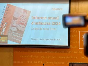 El 27% de los niños viven en riesgo de pobreza, casi el doble que los adultos, según el Síndic de Greuges