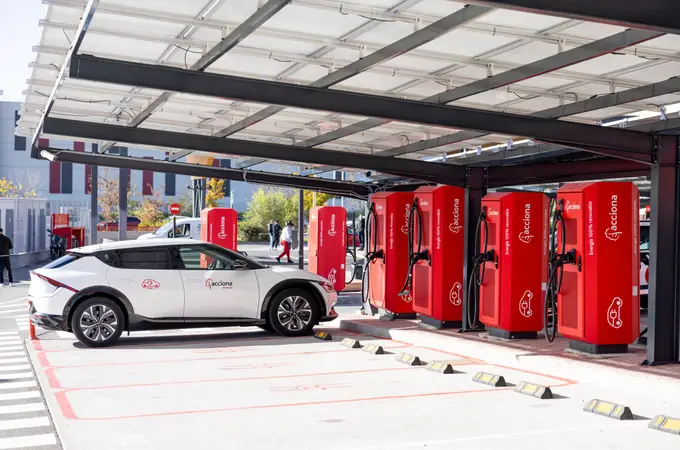 La electrolinera del futuro ya está inaugurada y funcionando La electrolinera del futuro ya está inaugurada y funcionando