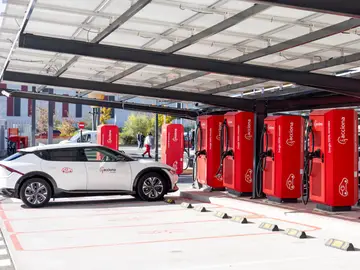 Vista parcial de la electrolinera de Acciona Energía de Vicálvaro, Madrid Vista parcial de la electrolinera de Acciona Energía de Vicálvaro, Madrid