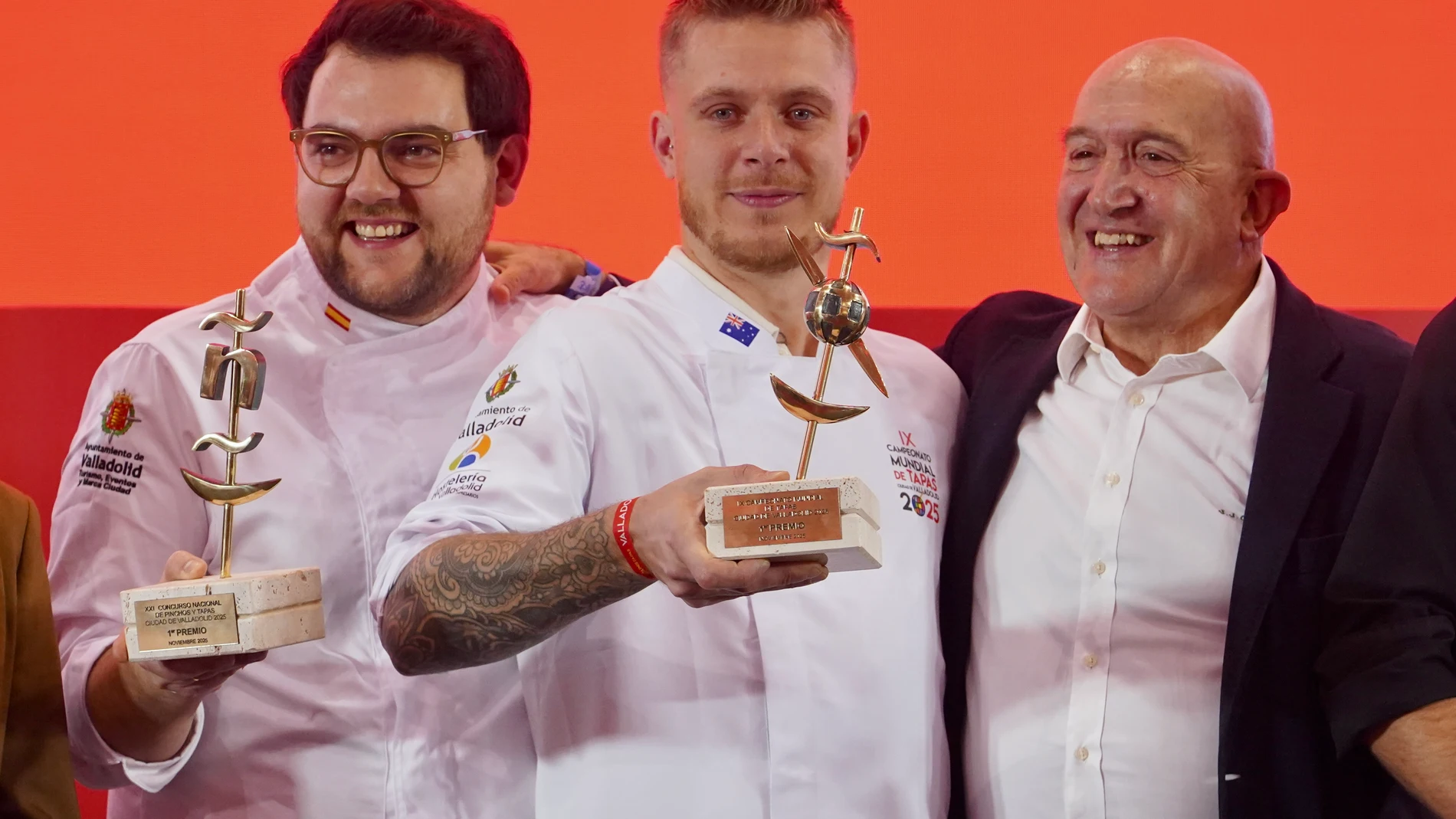 Jesús Julio Carnero con ambos ganadores