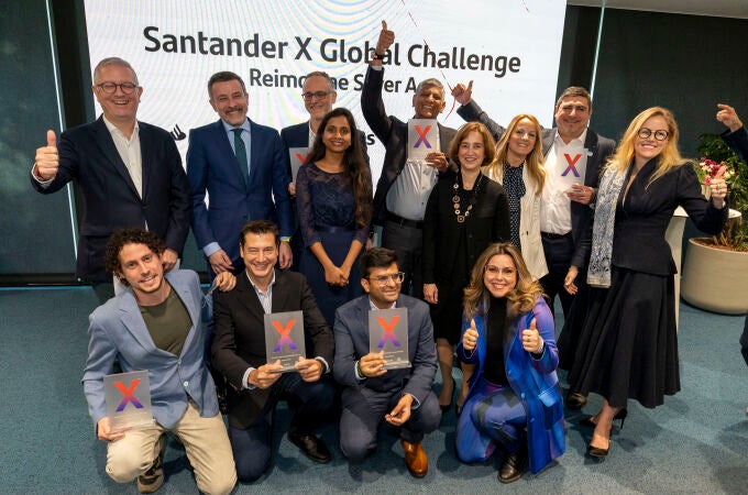 Foto de familia de los ganadores del reto Santander XC Global Challenge