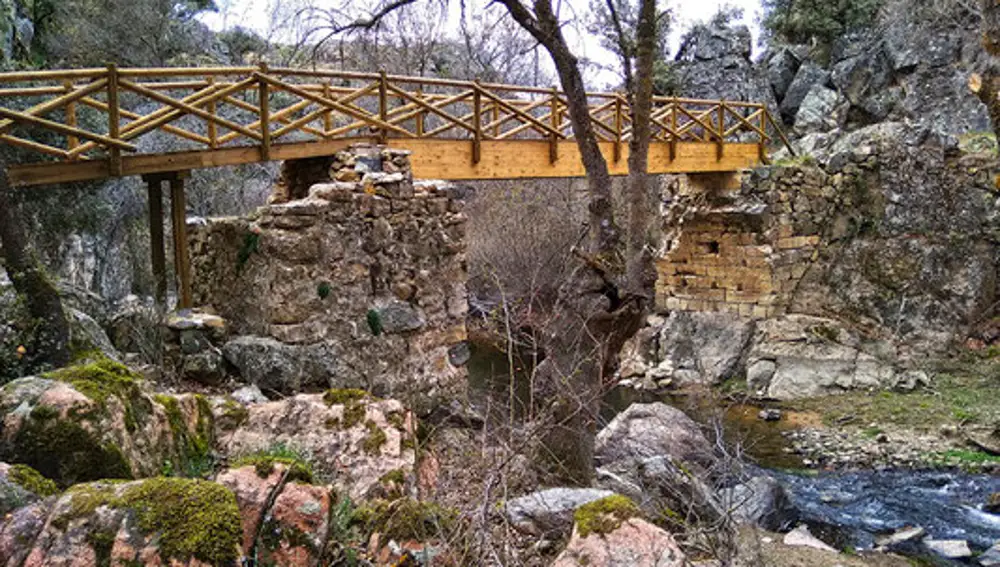 Puente de los Enamorados en la Risca de Valdeprados