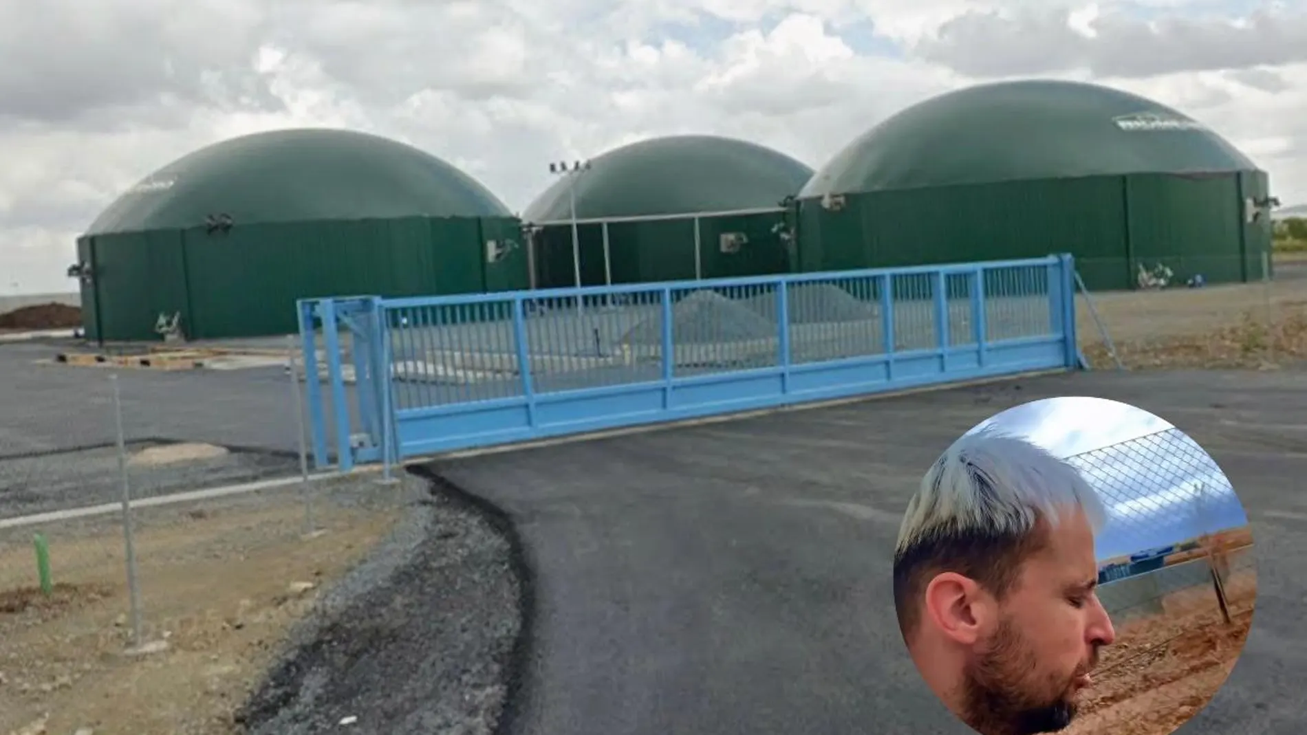 Montaje en el que aparece la planta de biometano con una imagen del creador de contenido durante su visita